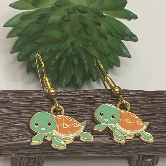 Turtle Earring, Turtle Jewelry, Gift Idea, Beach Earring, Marine Animal - Picture 3 of 5